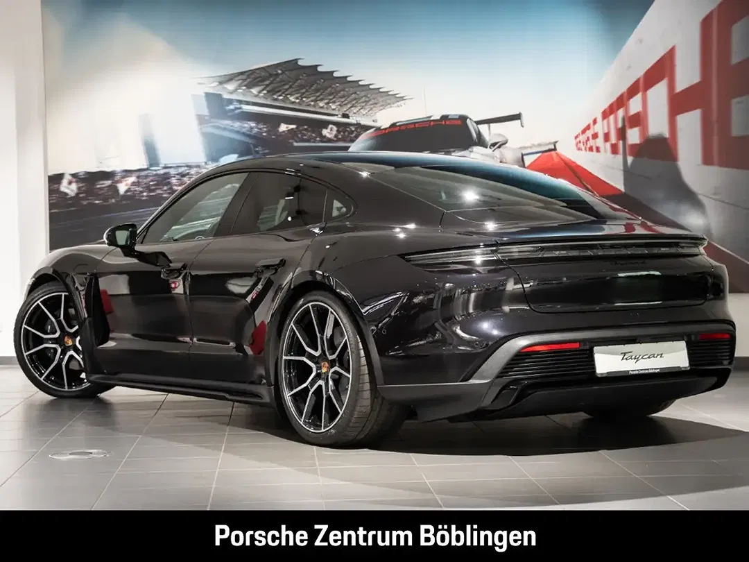 Porsche Taycan - Thumbnail 3