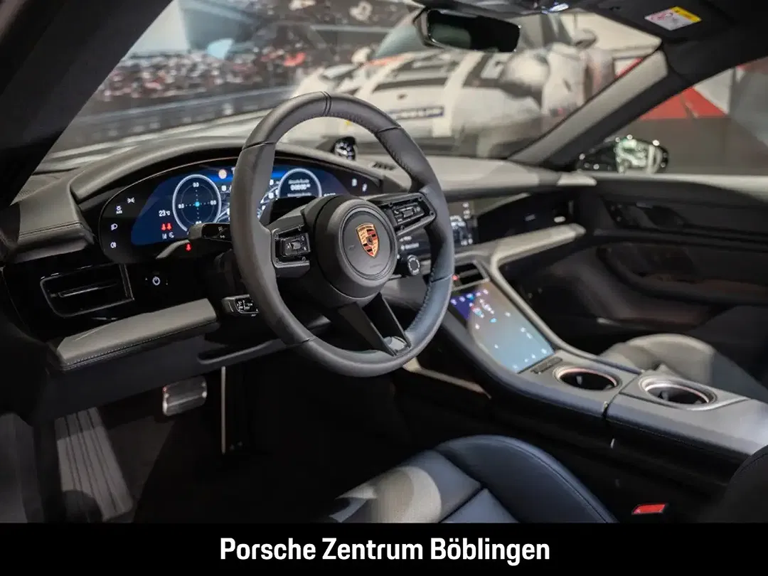 Porsche Taycan - Thumbnail 5
