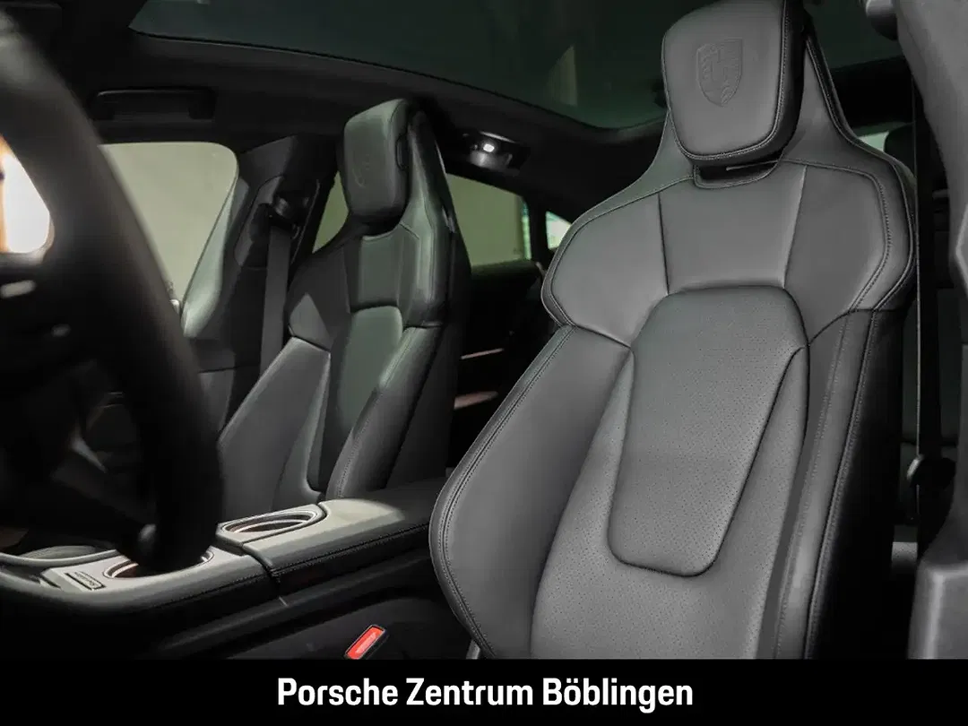 Porsche Taycan - Thumbnail 6