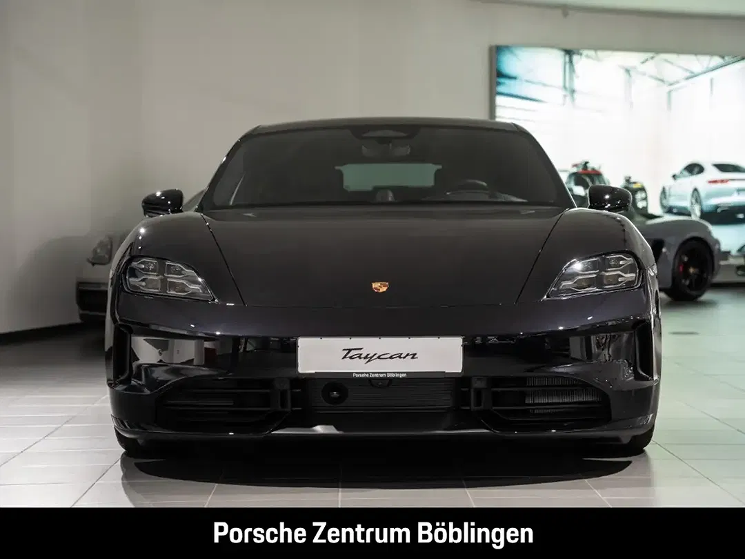 Porsche Taycan - Thumbnail 8