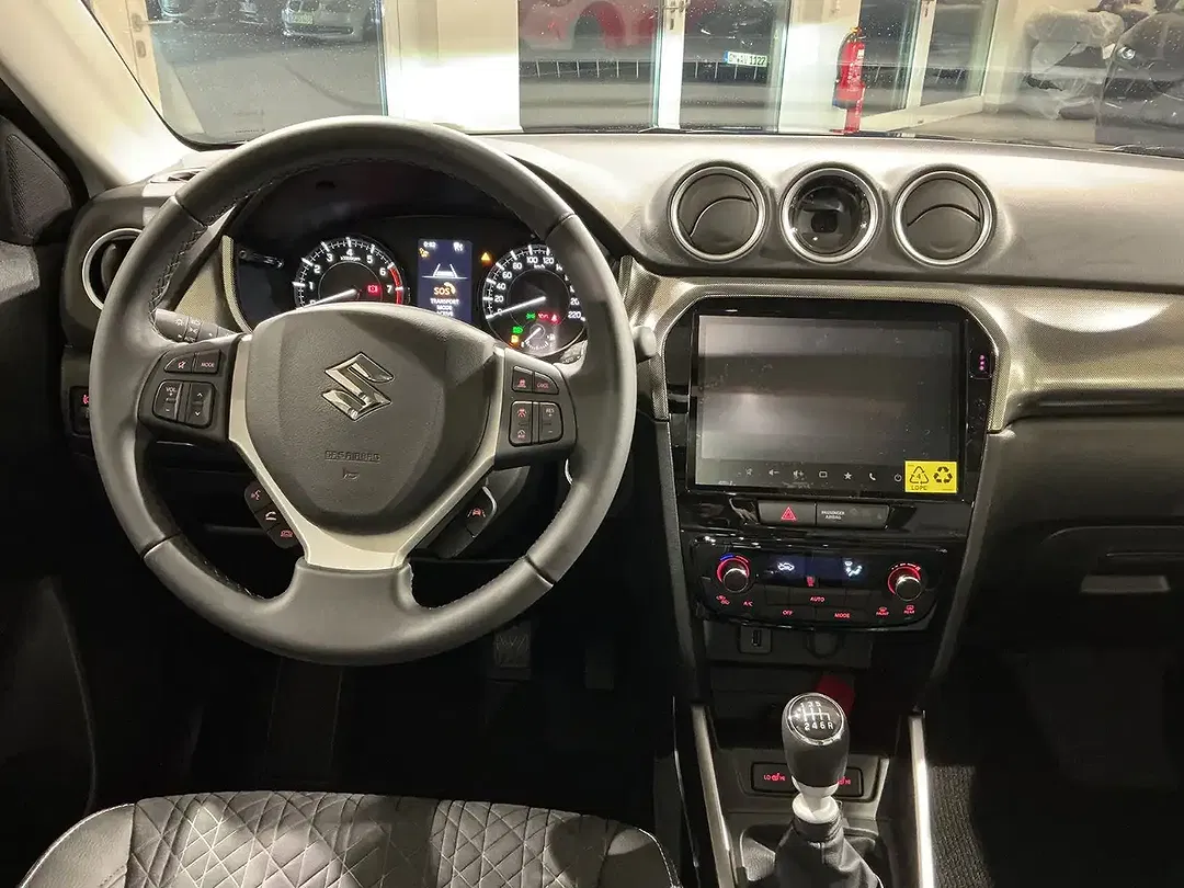Suzuki Vitara - Thumbnail 13