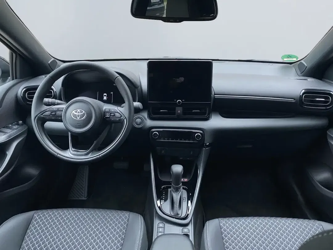 Toyota Yaris - Thumbnail 8
