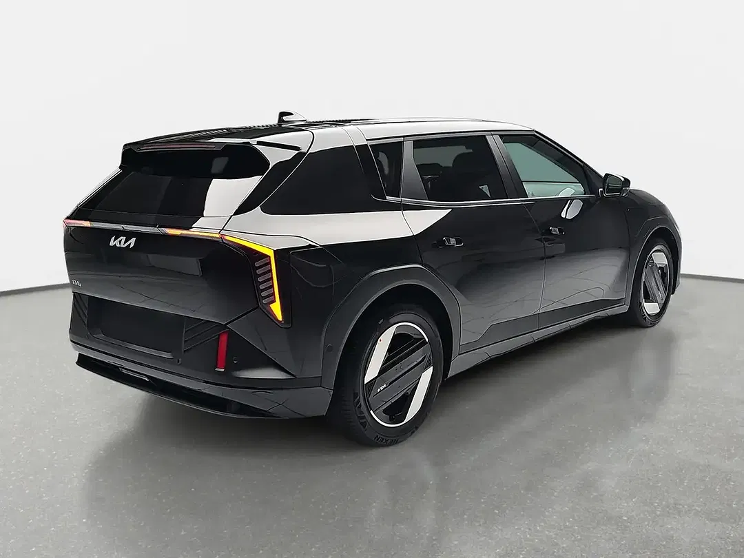 Kia EV4 - Thumbnail 3