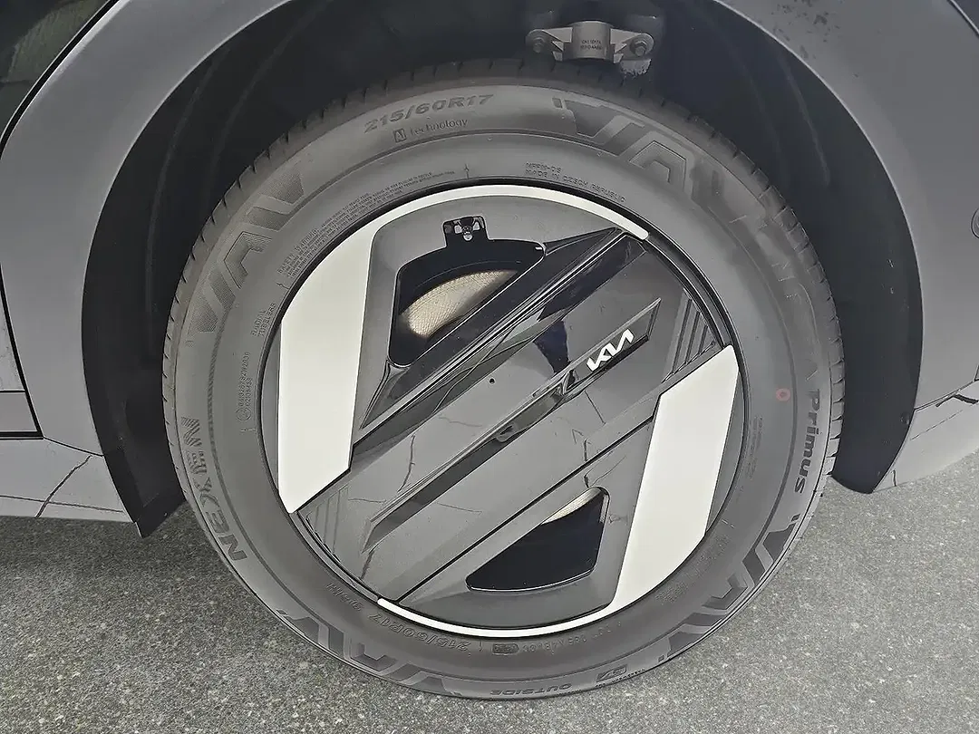 Kia EV4 - Thumbnail 6