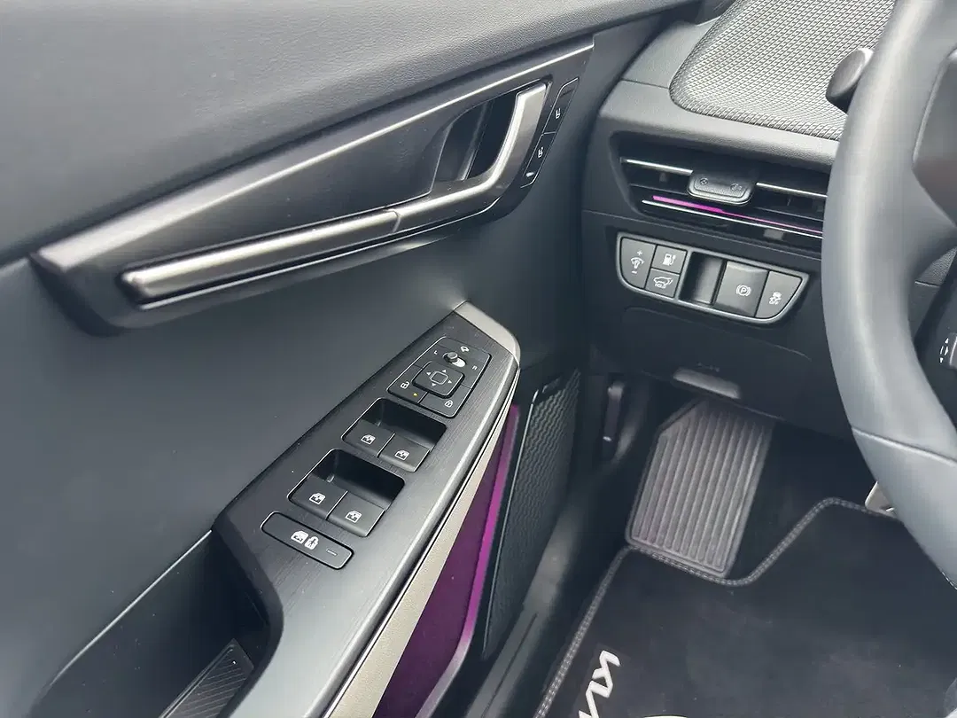 Kia EV6 - Thumbnail 15