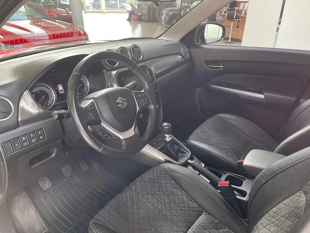 Suzuki Vitara - Thumbnail 7