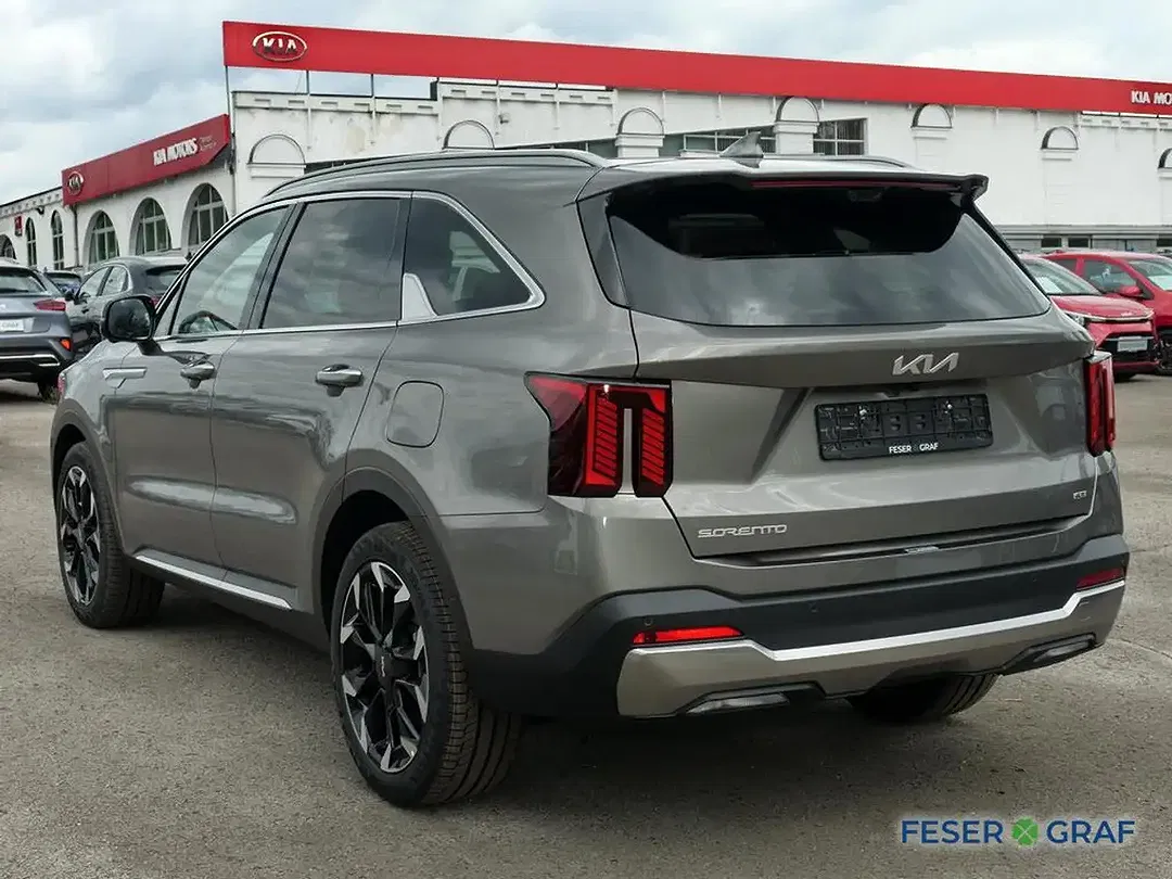 Kia Sorento - Thumbnail 2