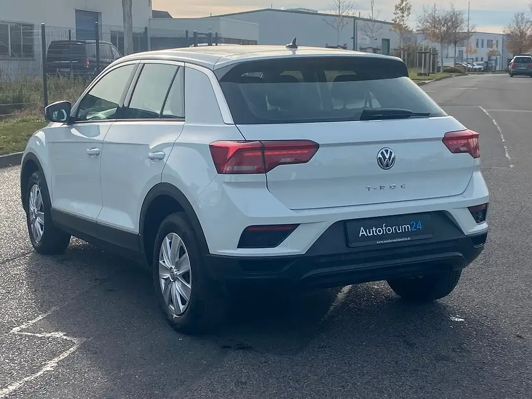 Volkswagen T-Roc - Thumbnail 3