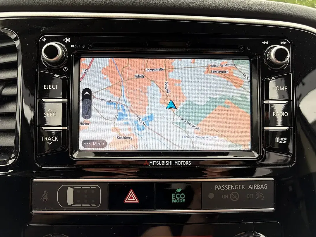 Mitsubishi Outlander - Thumbnail 10