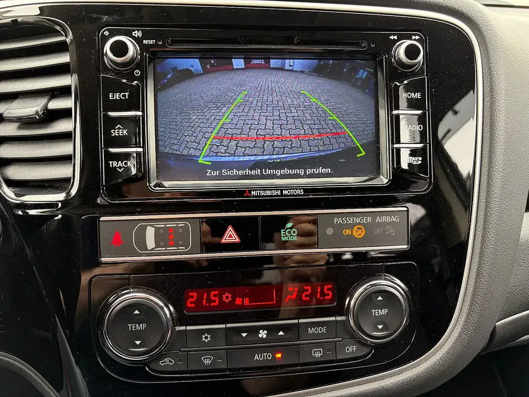 Mitsubishi Outlander - Thumbnail 11