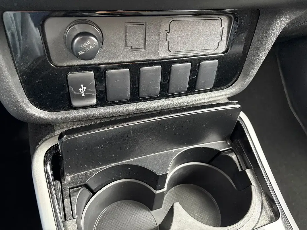 Mitsubishi Outlander - Thumbnail 13