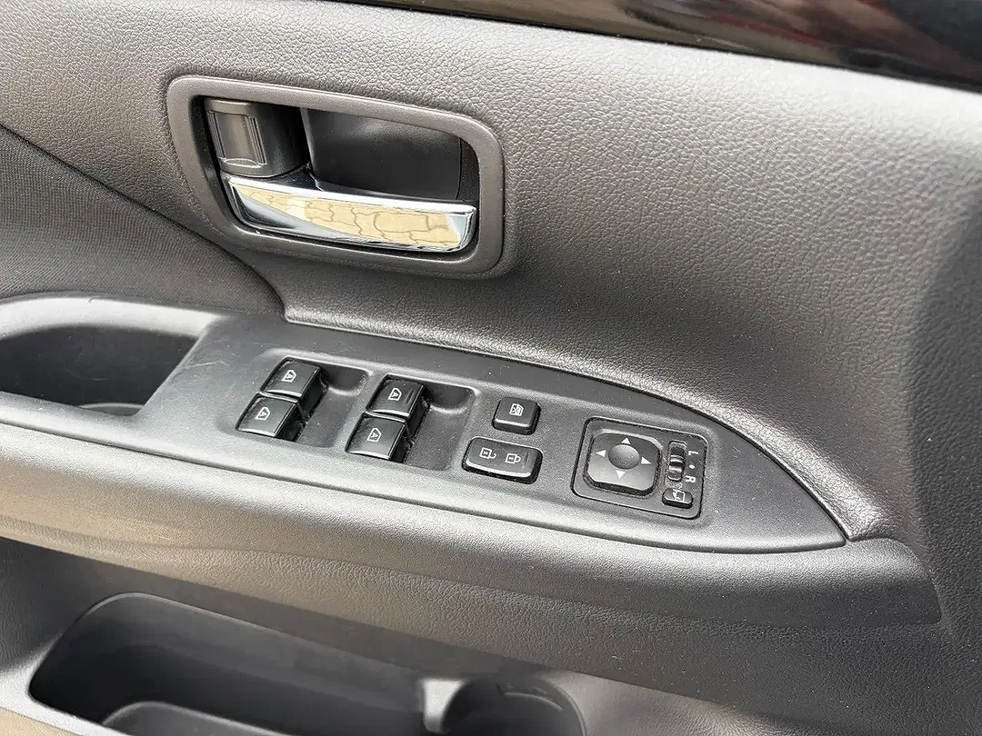 Mitsubishi Outlander - Thumbnail 15