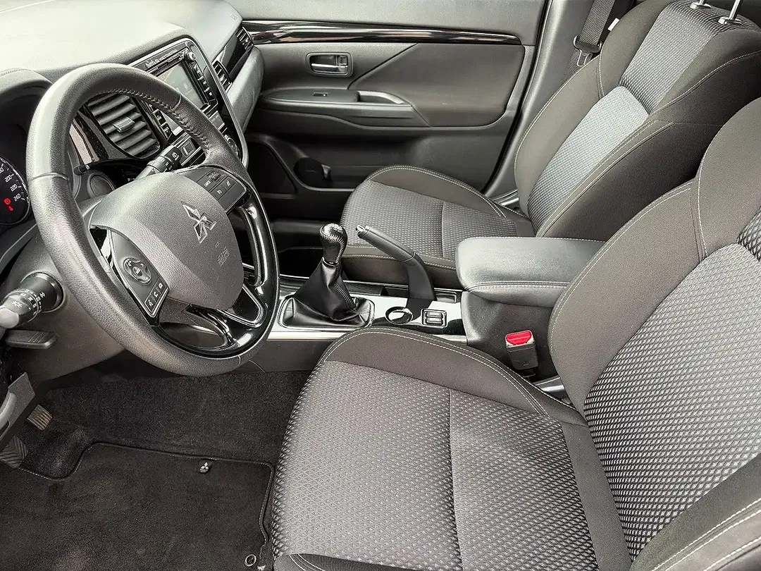 Mitsubishi Outlander - Thumbnail 8