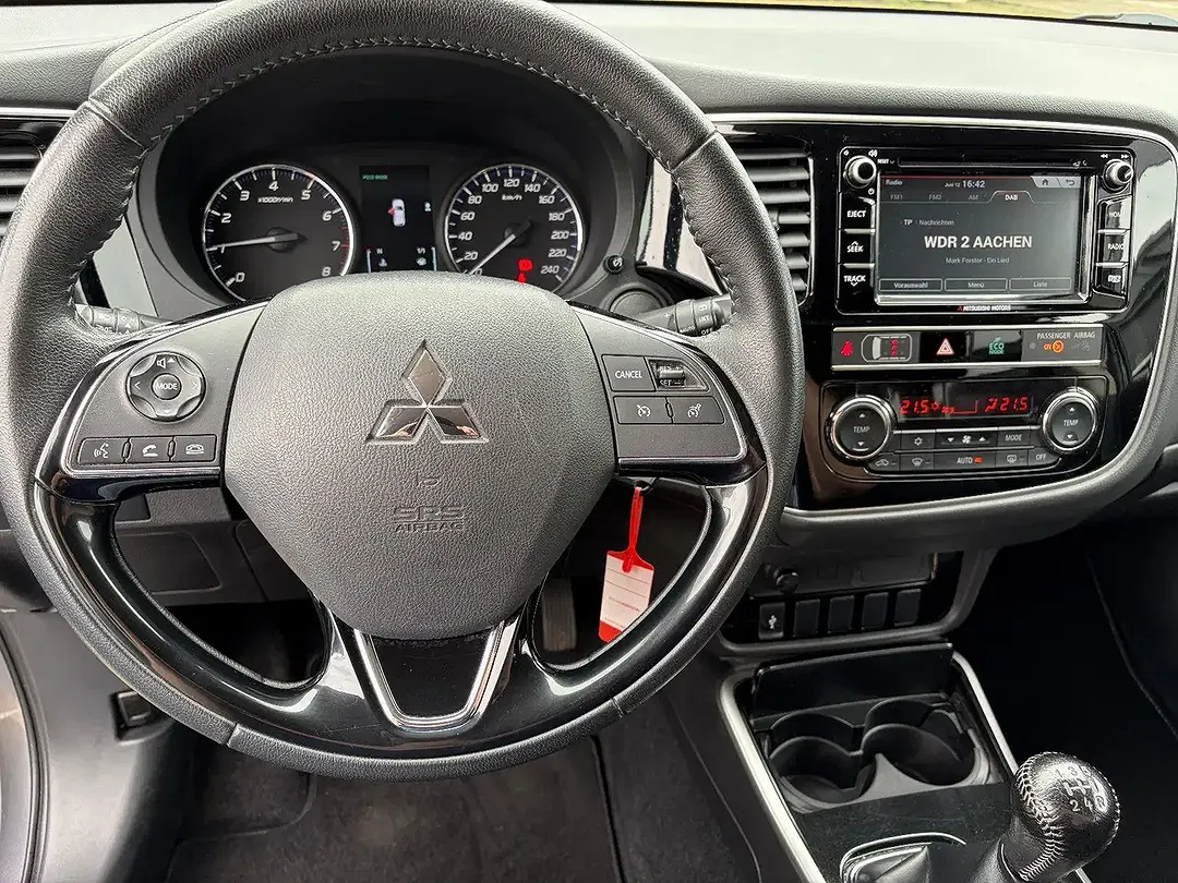 Mitsubishi Outlander - Thumbnail 9