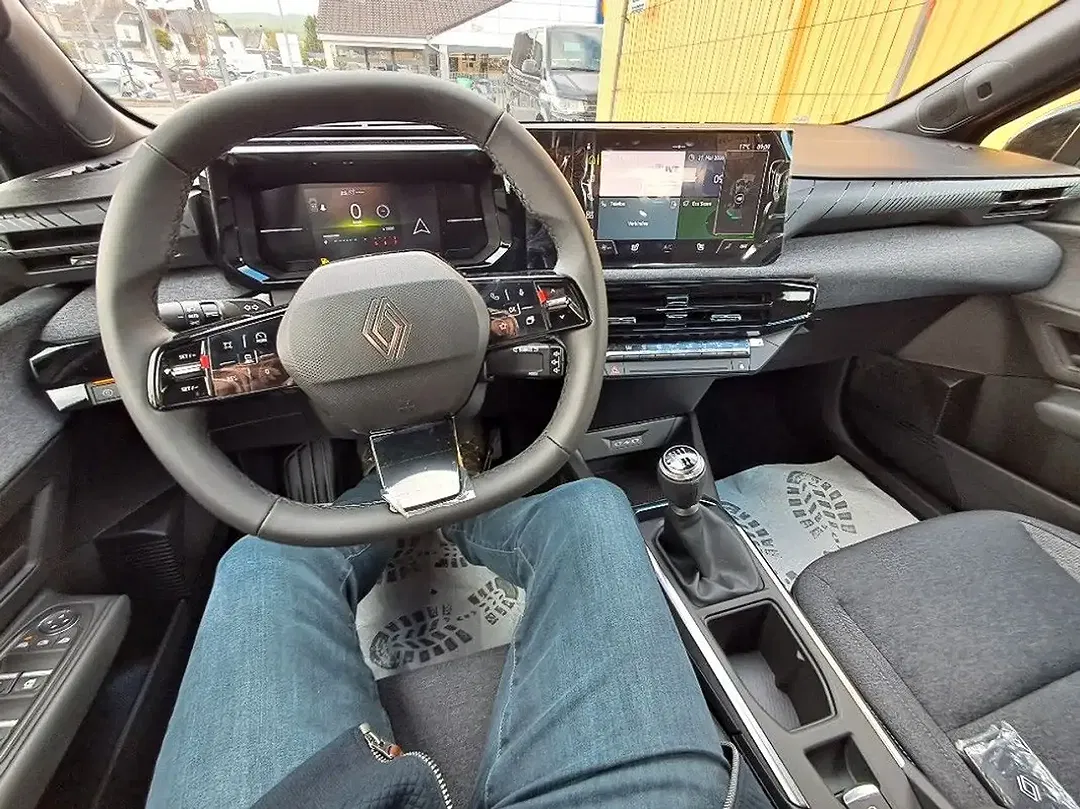 Renault Clio - Thumbnail 14