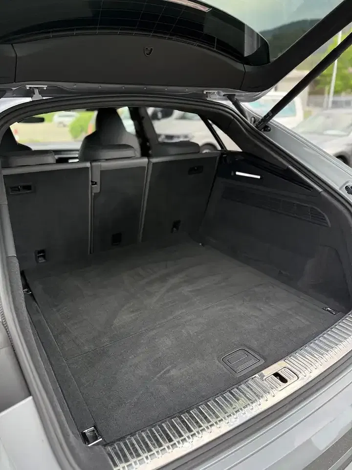 Audi SQ8 - Thumbnail 10