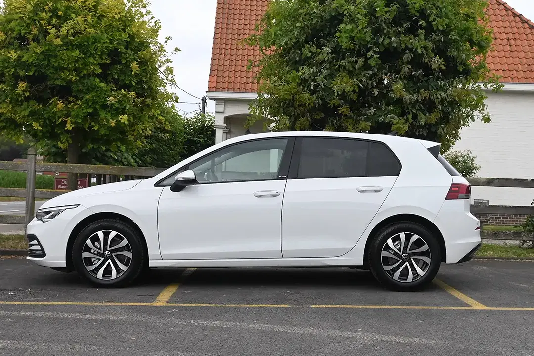 Volkswagen Golf - Thumbnail 2