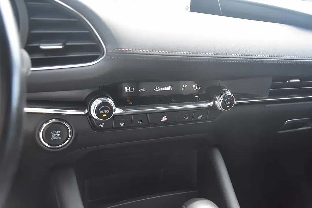 Mazda 3 - Thumbnail 9