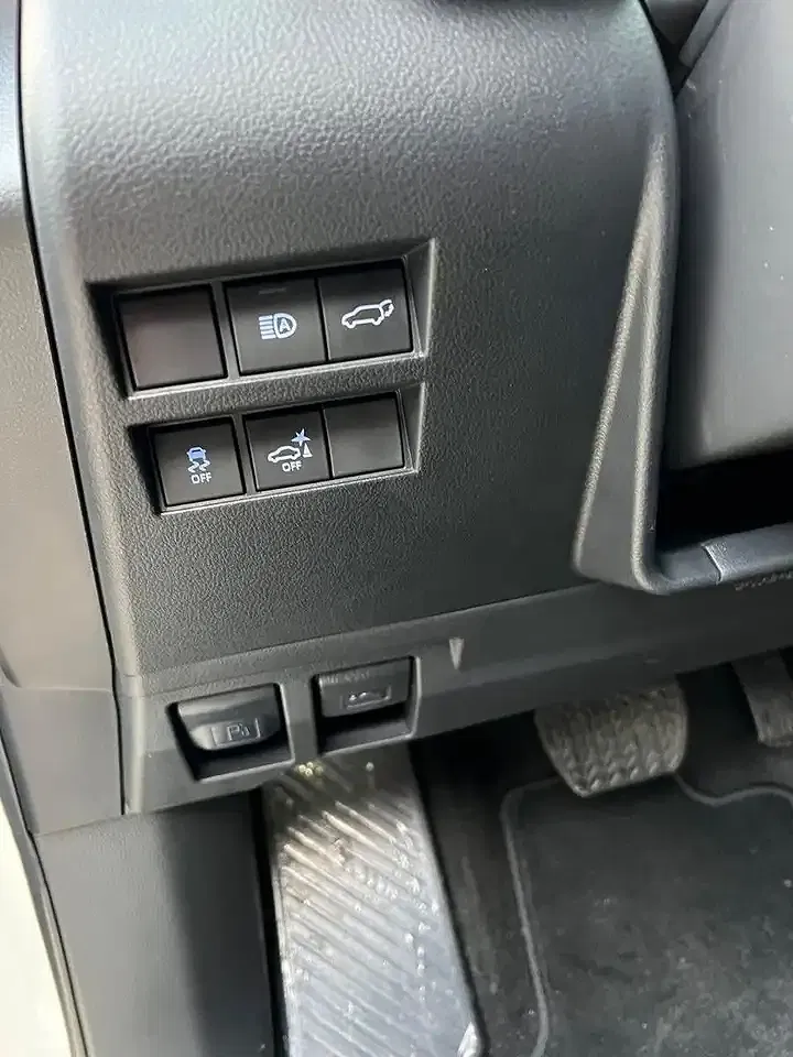 Toyota Land Cruiser - Thumbnail 11