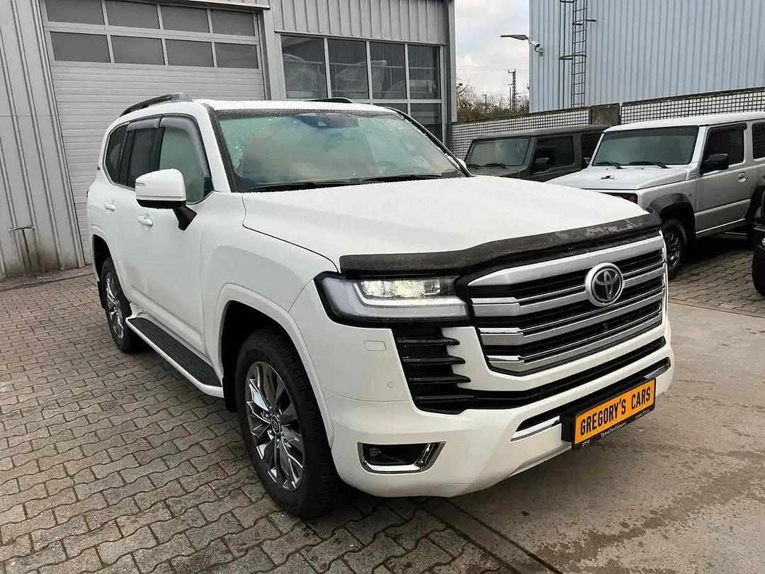 Toyota Land Cruiser - Thumbnail 3