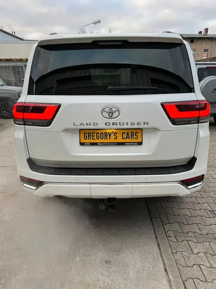 Toyota Land Cruiser - Thumbnail 5
