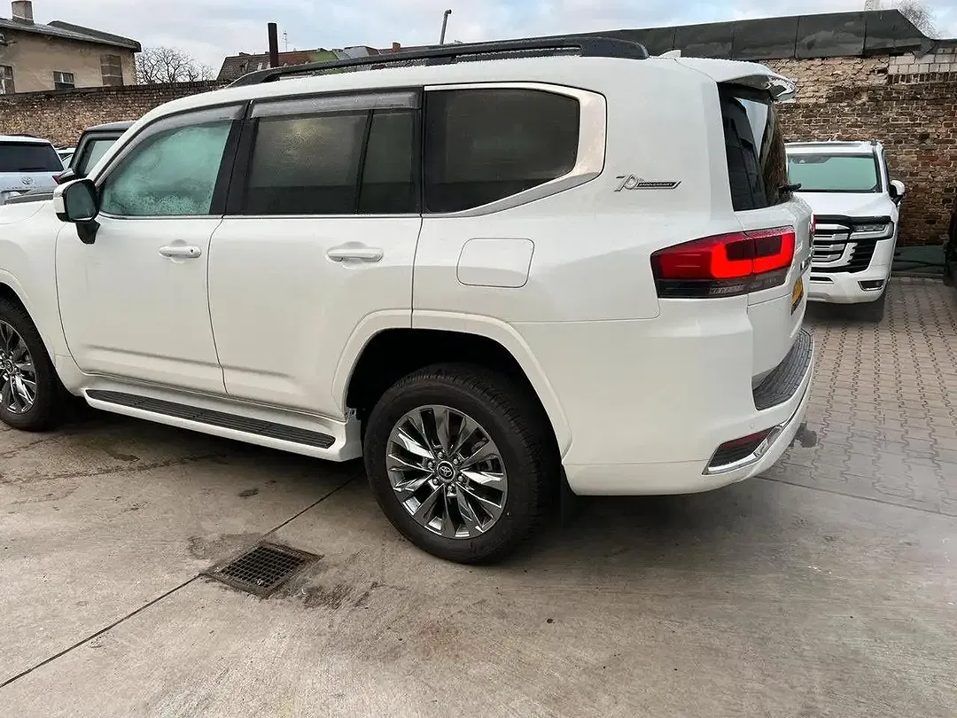 Toyota Land Cruiser - Thumbnail 6