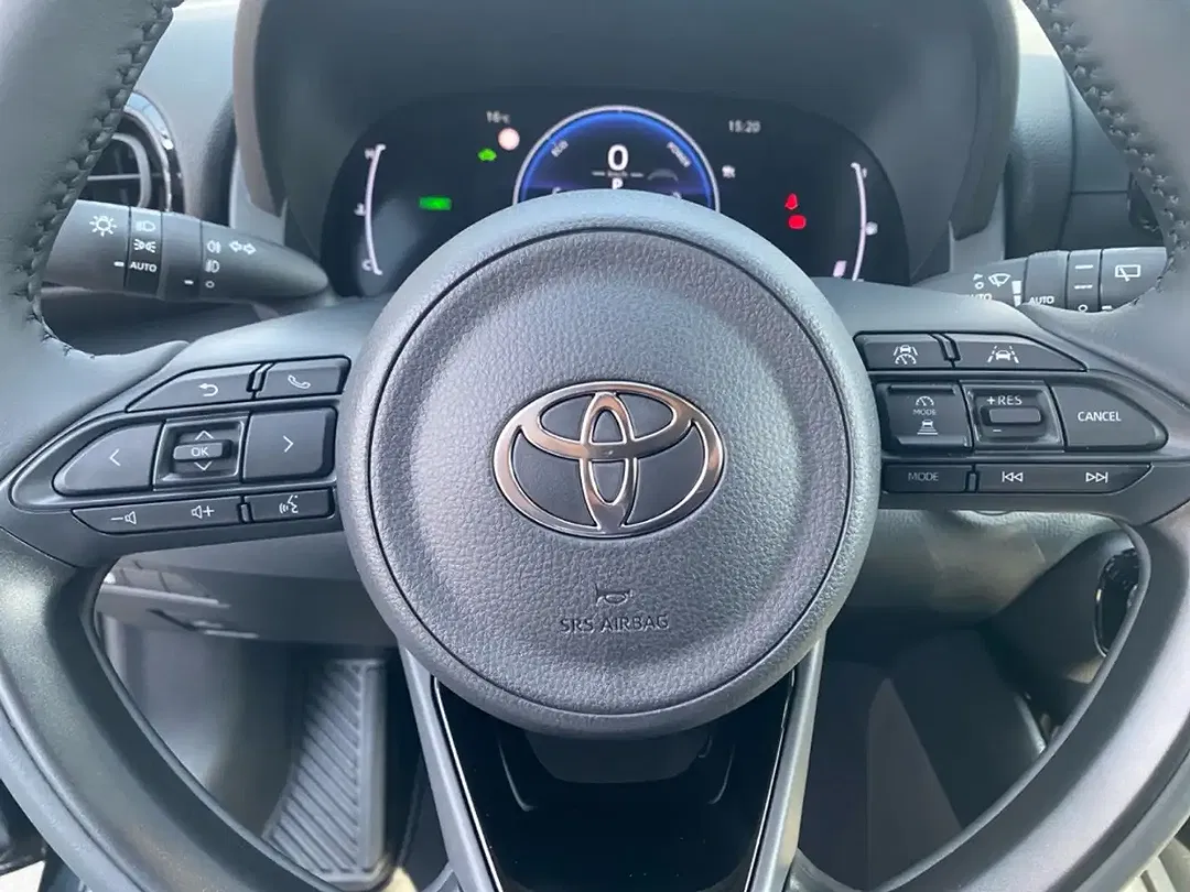 Toyota Yaris - Thumbnail 11