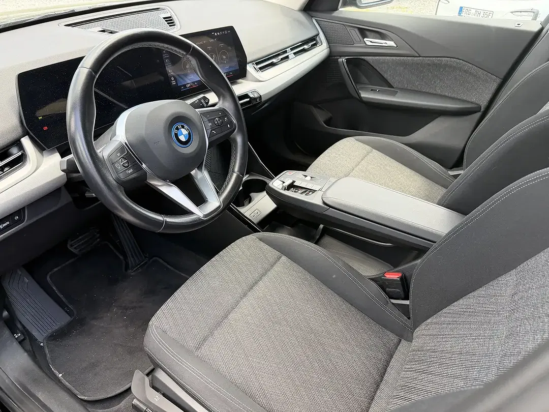 BMW iX1 - Thumbnail 6
