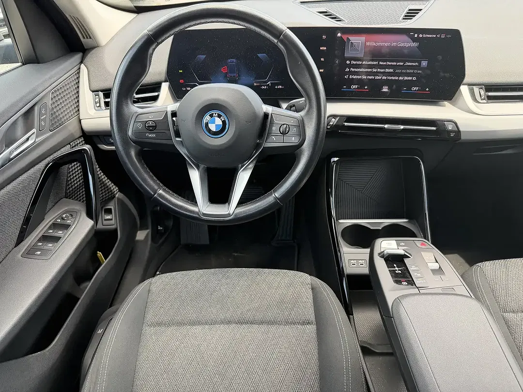 BMW iX1 - Thumbnail 8