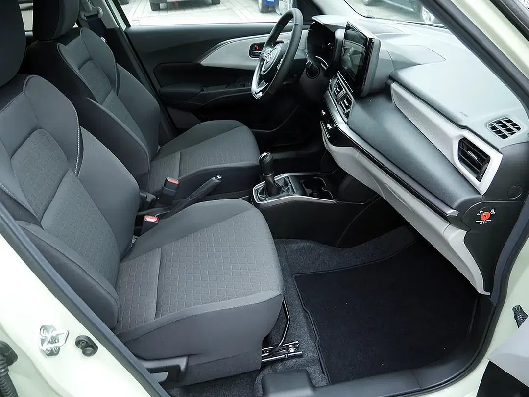 Suzuki Swift - Thumbnail 8