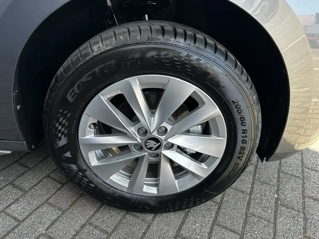Skoda Kamiq - Thumbnail 5