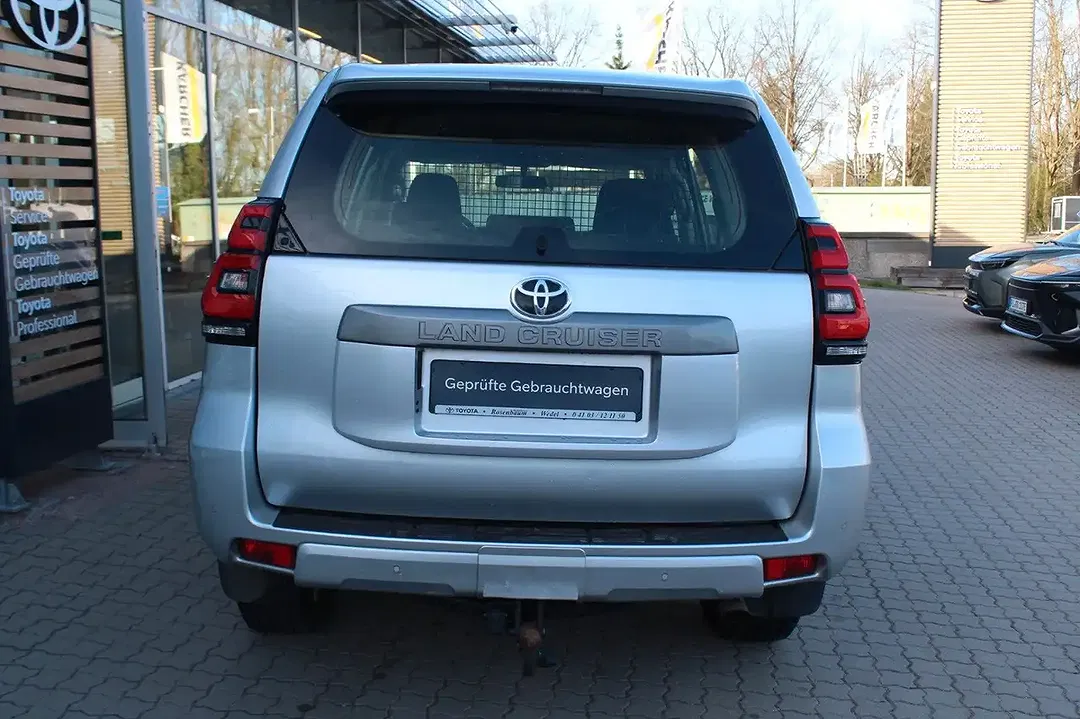 Toyota Land Cruiser - Thumbnail 6