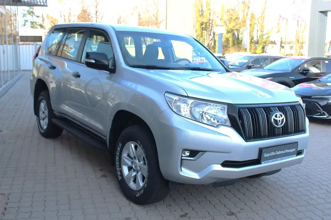 Toyota Land Cruiser - Thumbnail 7