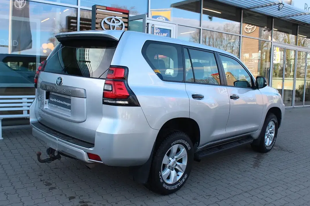 Toyota Land Cruiser - Thumbnail 8