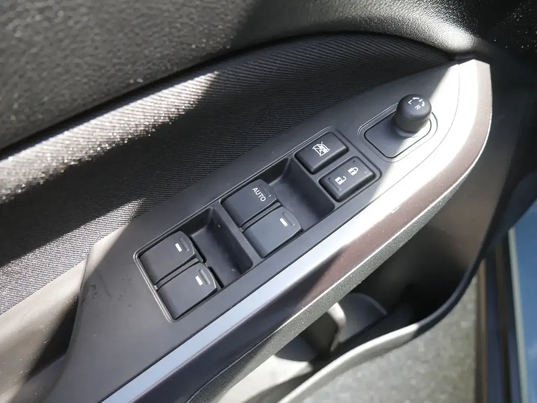 Suzuki Vitara - Thumbnail 10