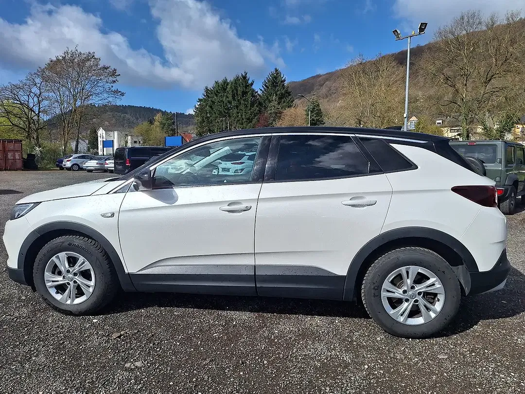 Opel Grandland X - Thumbnail 3