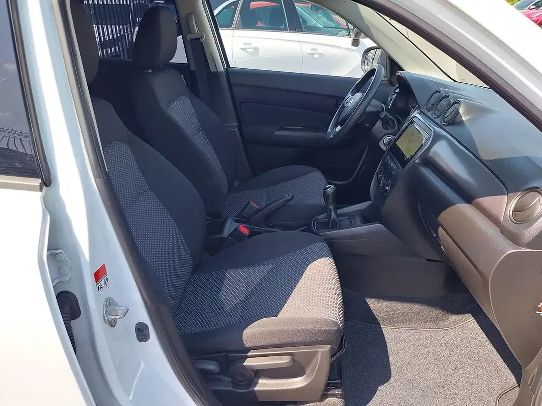 Suzuki Vitara - Thumbnail 14