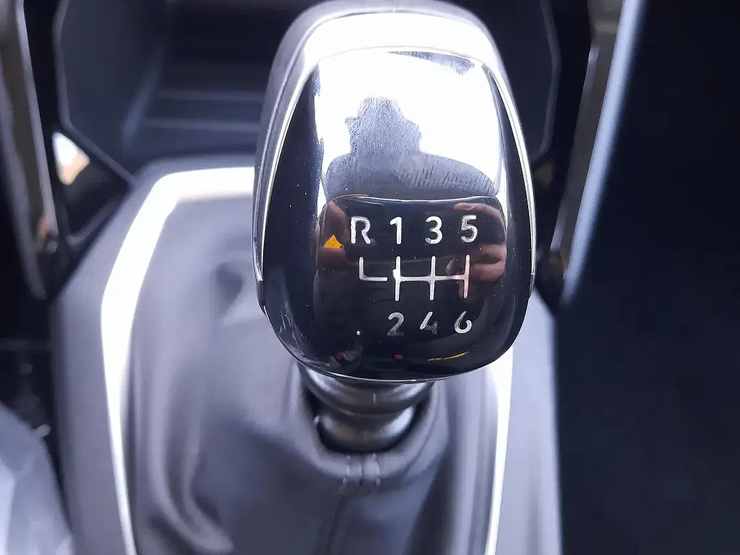 Peugeot 208 - Thumbnail 22