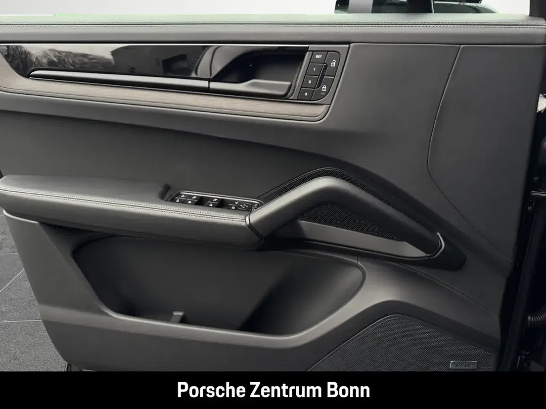 Porsche Cayenne - Thumbnail 12