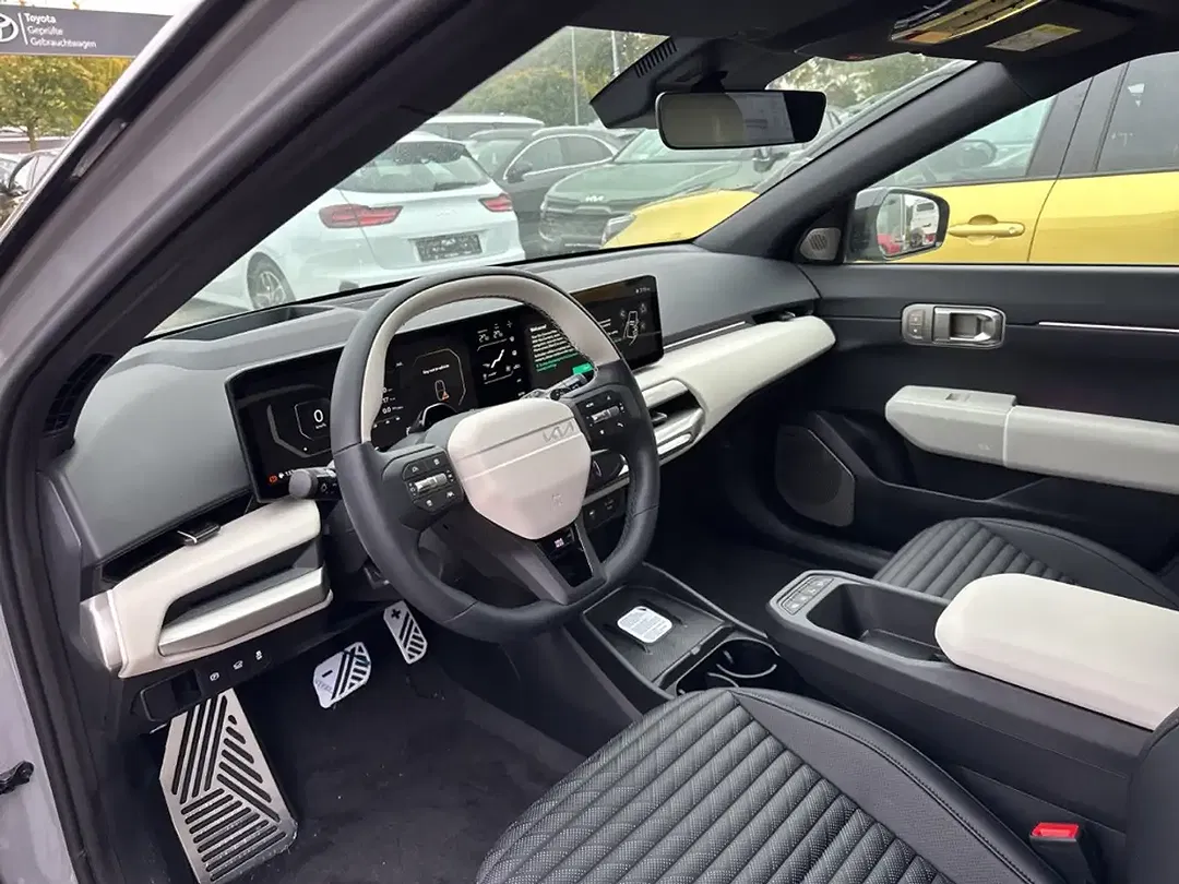 Kia EV4 - Thumbnail 9