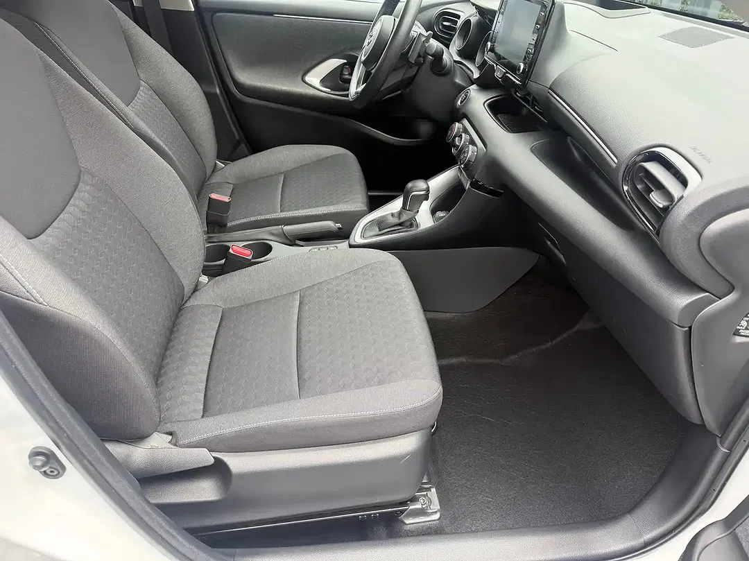 Toyota Yaris - Thumbnail 9