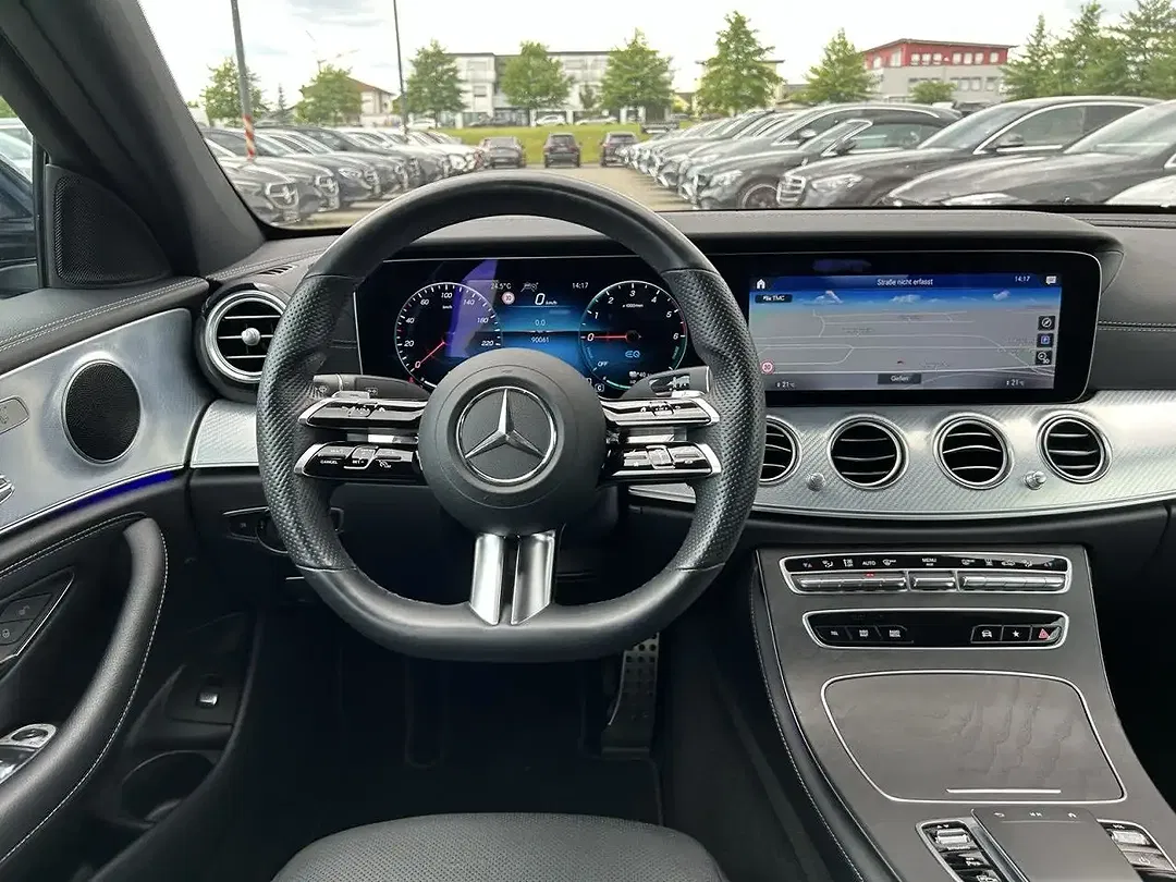 Mercedes-Benz E 300 - Thumbnail 14