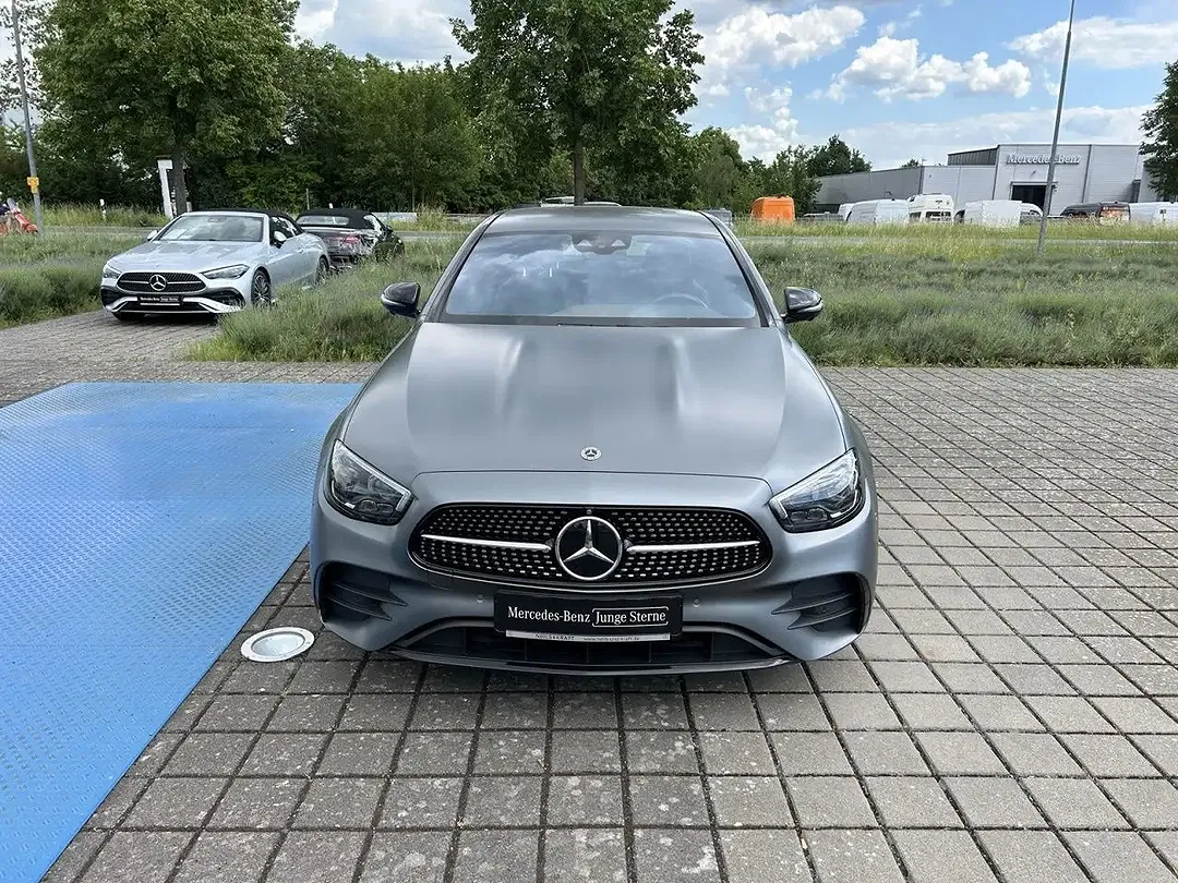 Mercedes-Benz E 300 - Thumbnail 2