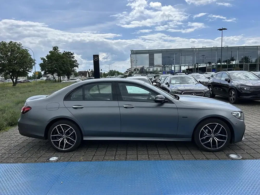 Mercedes-Benz E 300 - Thumbnail 4