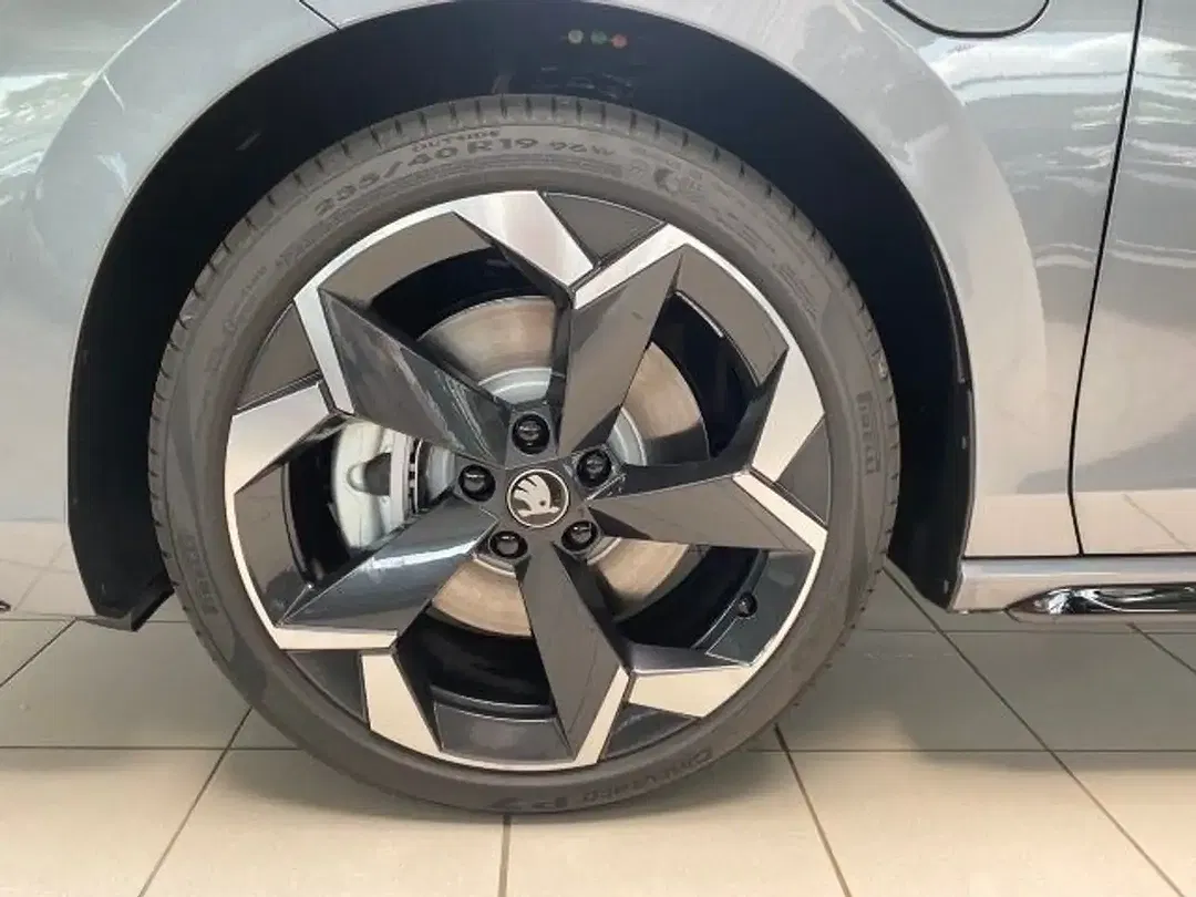 Skoda Superb - Thumbnail 6