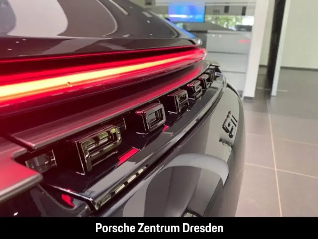 Porsche 992 - Thumbnail 7