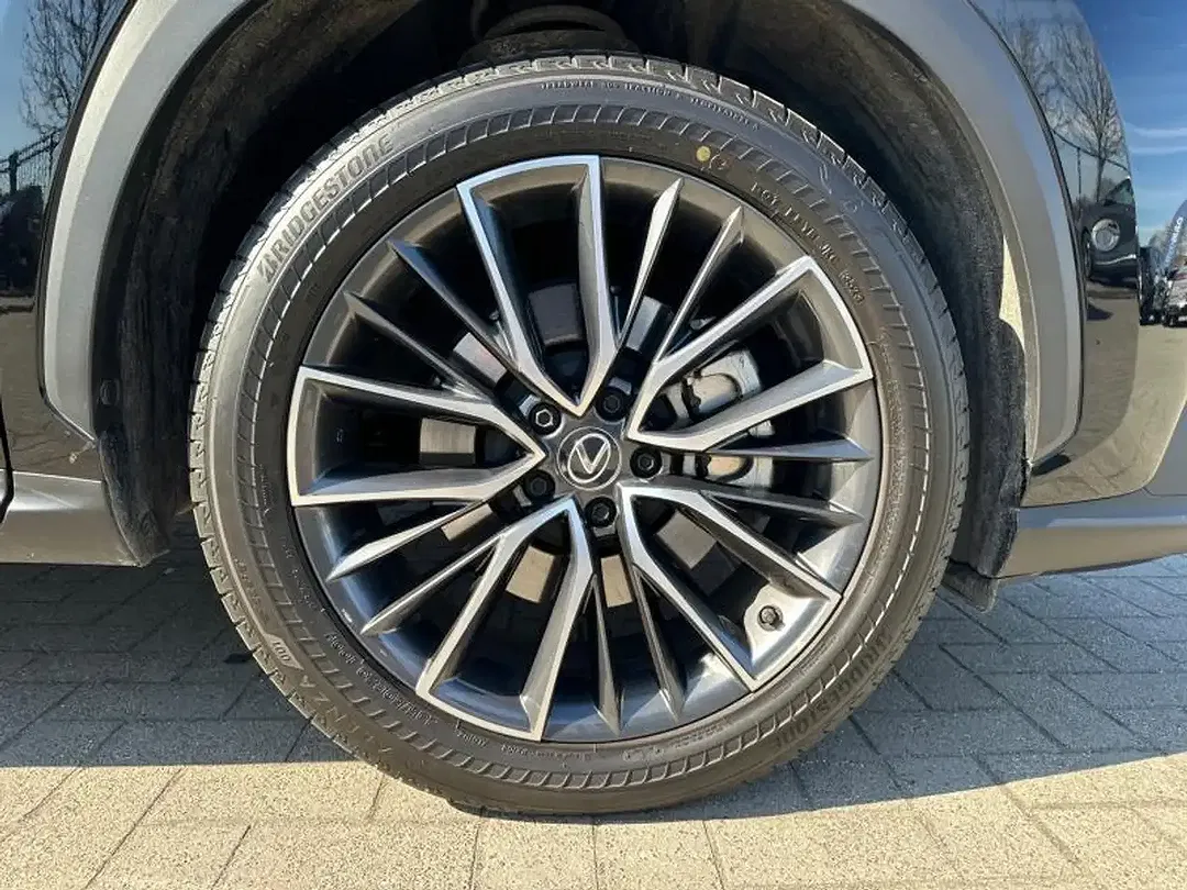 Lexus NX 450h+ - Thumbnail 13