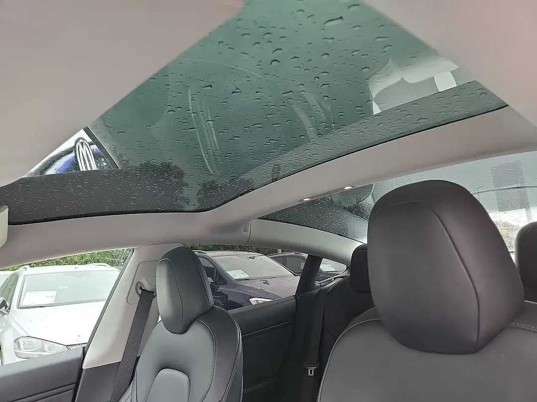 Tesla Model 3 - Thumbnail 13