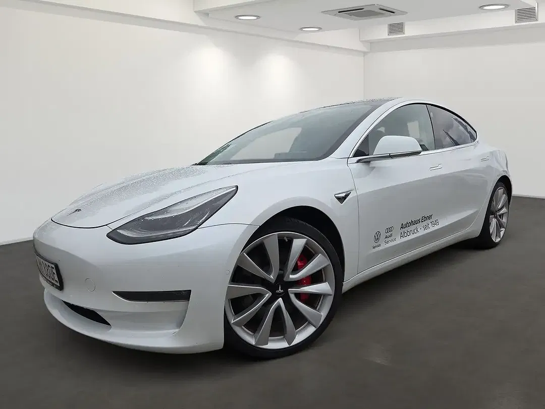 Tesla Model 3 - Thumbnail 2