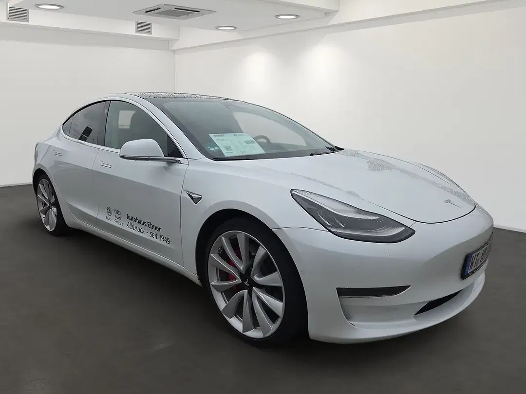 Tesla Model 3 - Thumbnail 3